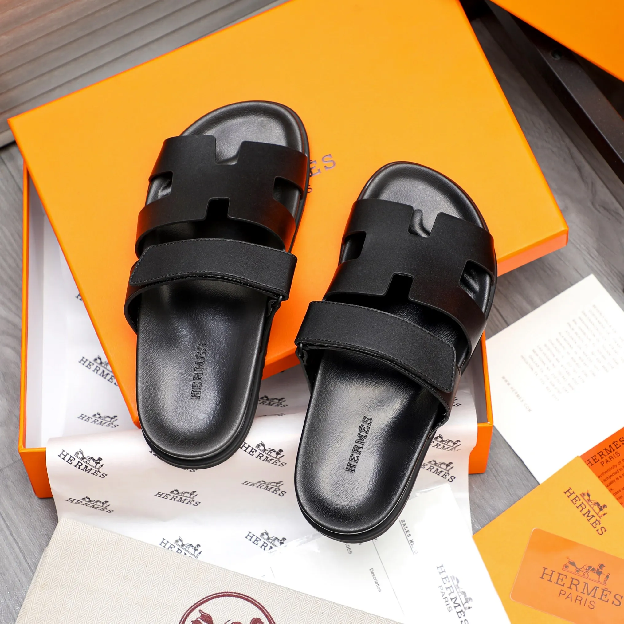 Men's shoes 💰340 Product trademark: Hermes "Hermes" Couple's slippers Regular size: 36-46 Product materials: Selected high-quality cowhide upper, microfiber lining, original outsole